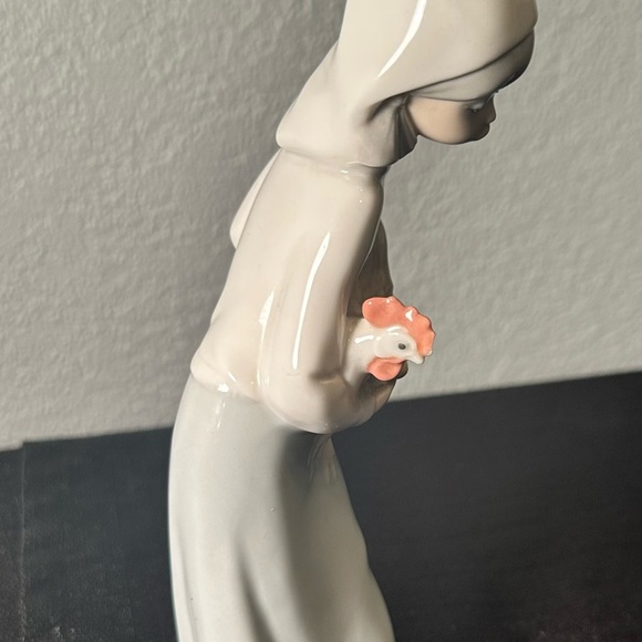 LLADRO Shepherdess Girl With Rooster Figurine 4677 Glossy Finish - Picture 5 of 7